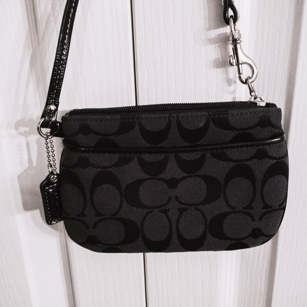 COACH Wristlet *LIKE NEW*
